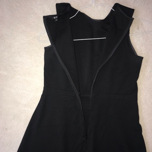 Uniqlo black sleeveless dress - Picture 4 of 6